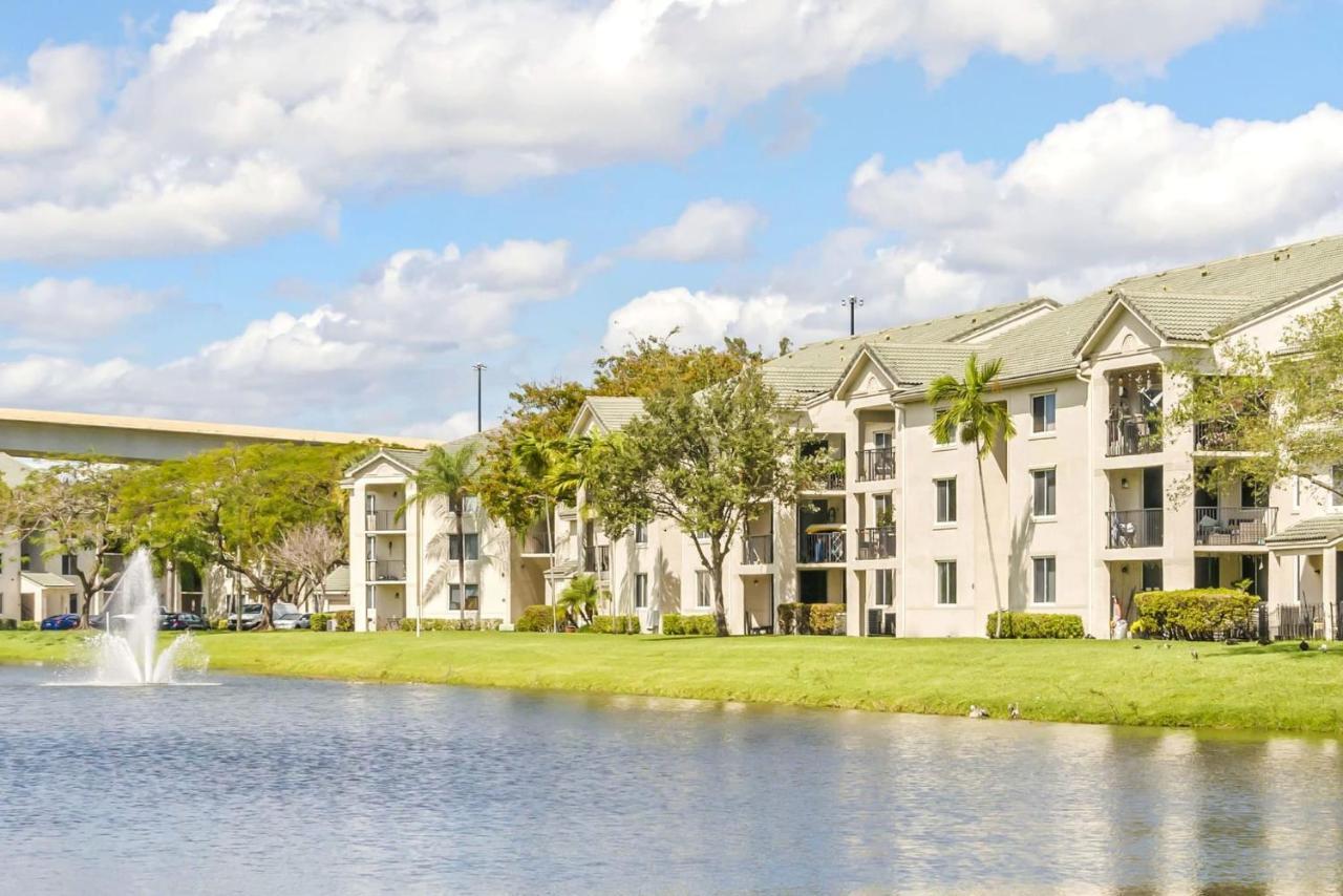 Stunning Centrally Located Apartments At New River Cove In South Florida Fort Lauderdale Exterior photo